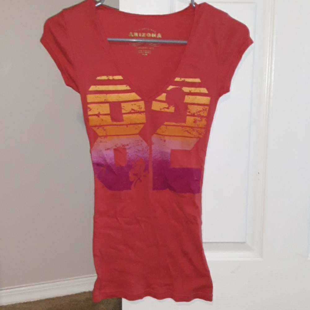 Arizona peach colored v neck